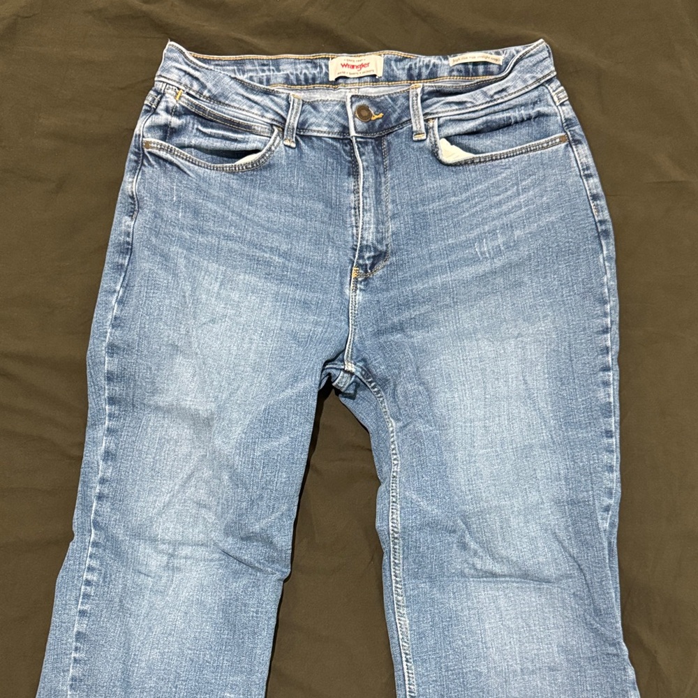 Wrangler Women's Light Blue Straight Leg Jeans